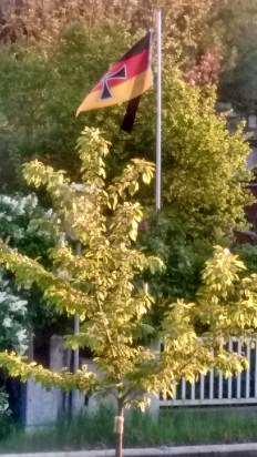 Deutsche Fahne mit Trauerflor Familie Hill 2016