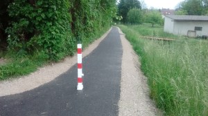 Weg vom Spielplatz zum Freibad