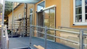 Rampe mit Tür 2.9. 2