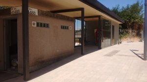 ÖBB Haltestelle von vorne mit Automat 4.9.2016 3